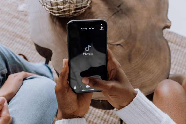 Cómo mejorar los resultados de tu marca en TikTok sin cantar ni bailar